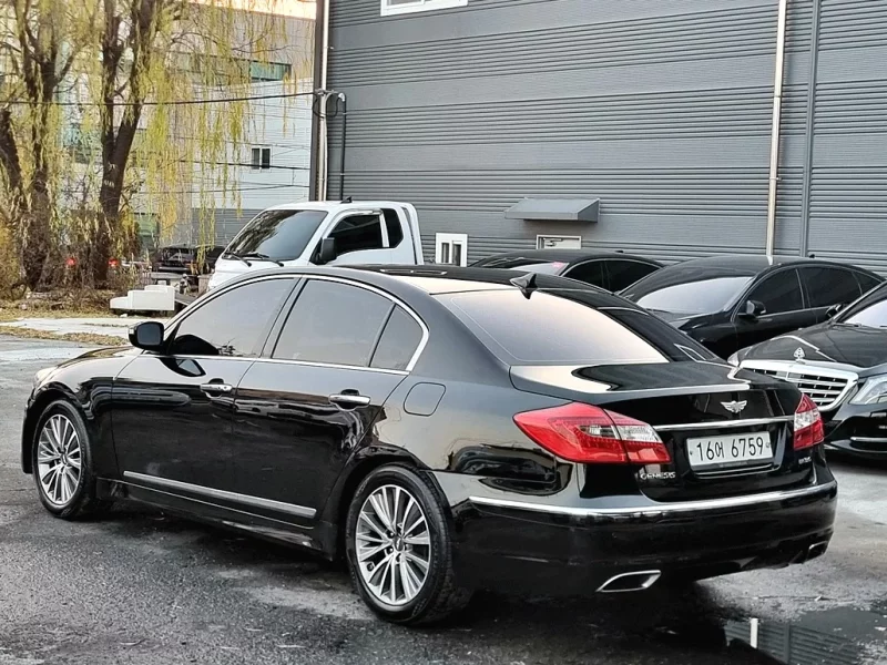 Hyundai Genesis