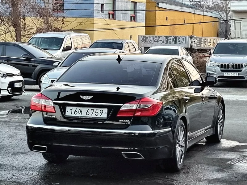 Hyundai Genesis