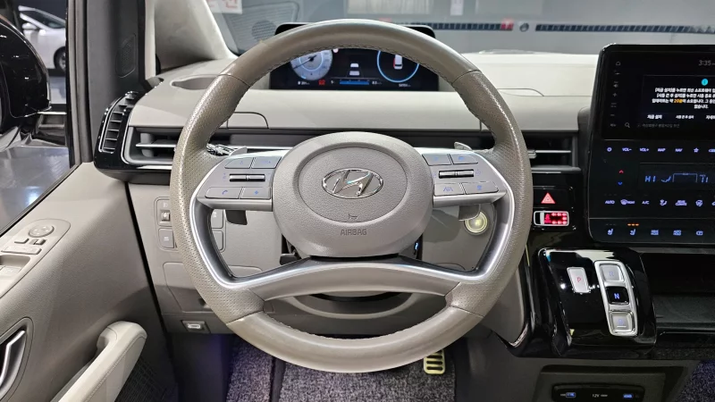 Hyundai Staria