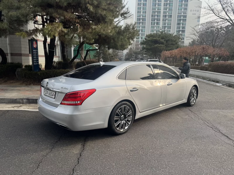 Hyundai Equus