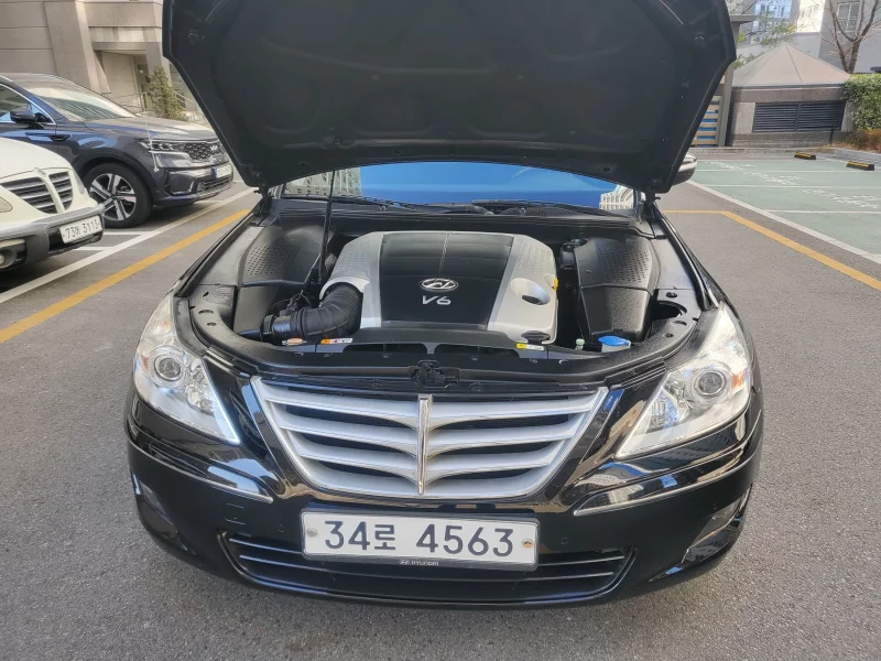 Hyundai Genesis