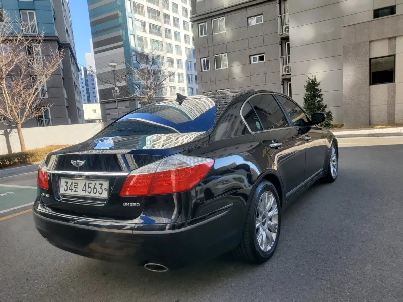 Hyundai Genesis