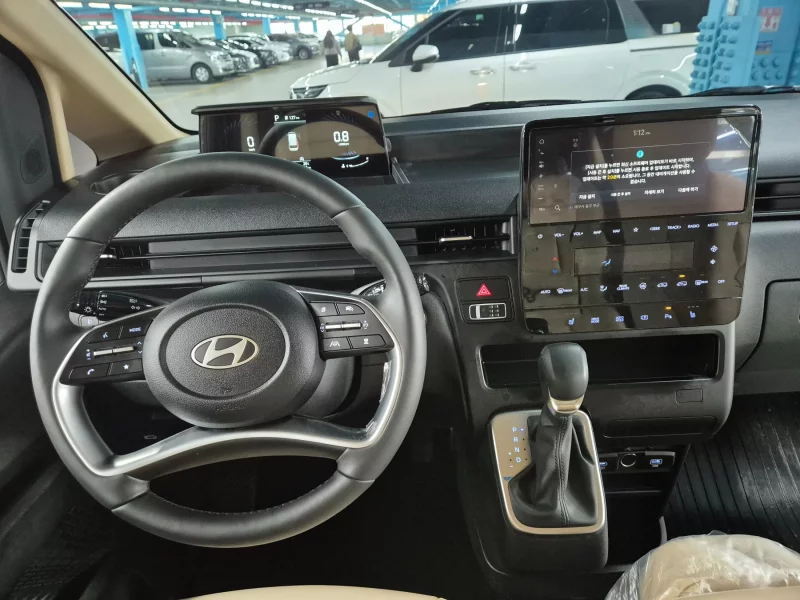 Hyundai Staria
