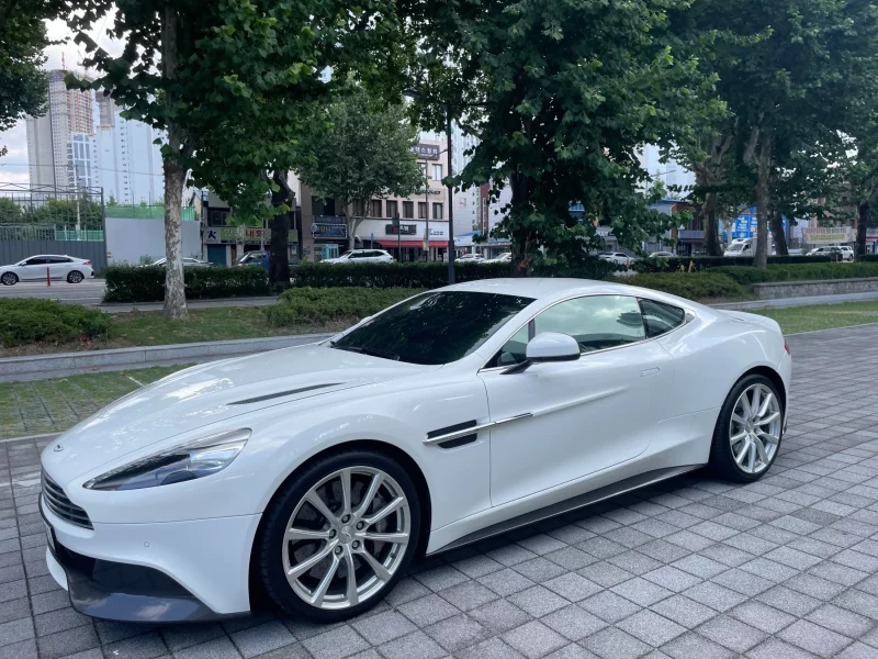 Aston Martin Vanquish