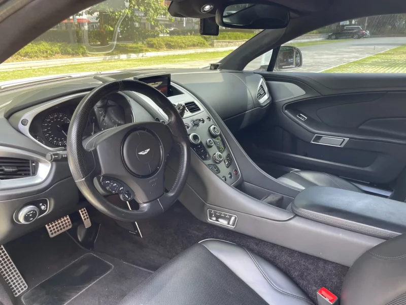 Aston Martin Vanquish