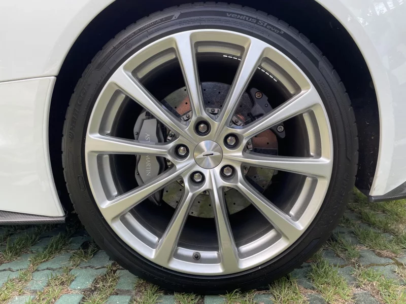 Aston Martin Vanquish