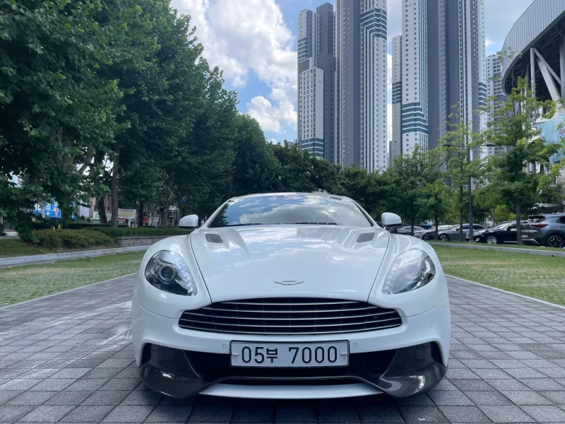 Aston Martin Vanquish