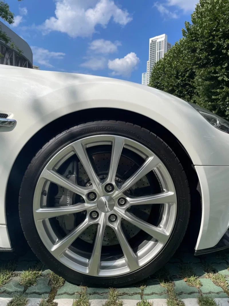 Aston Martin Vanquish