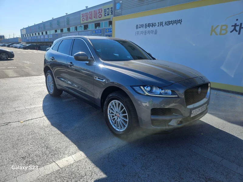 Jaguar F-PACE