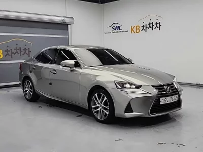 Lexus IS