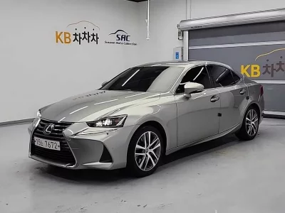 Lexus IS