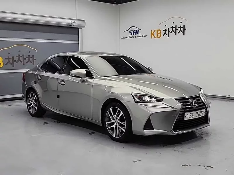Lexus IS
