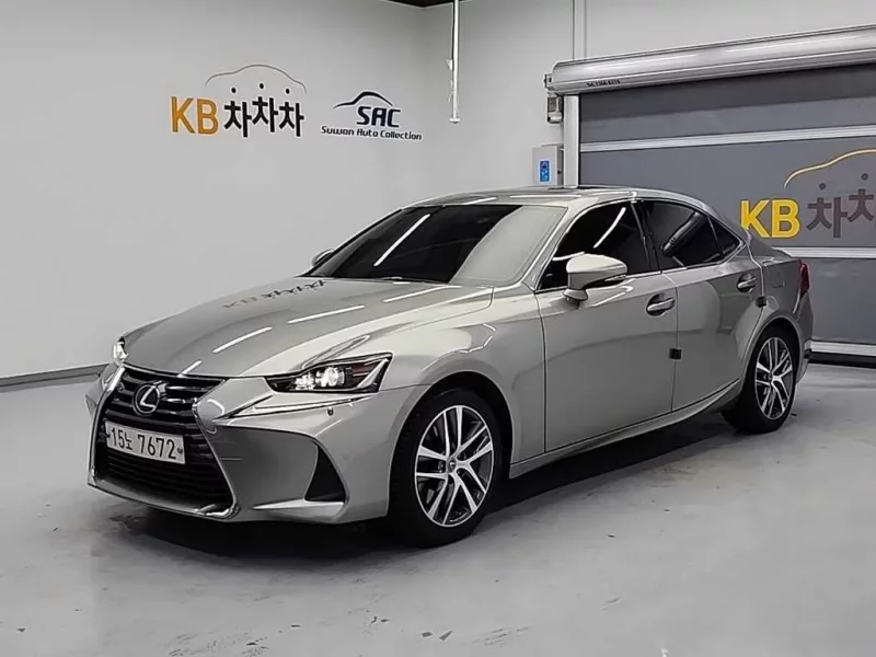 Lexus IS
