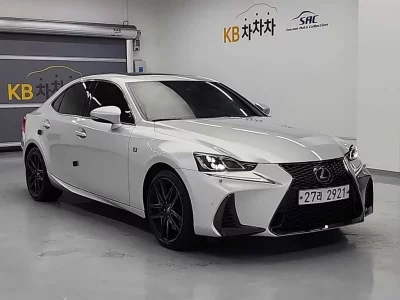 Lexus IS