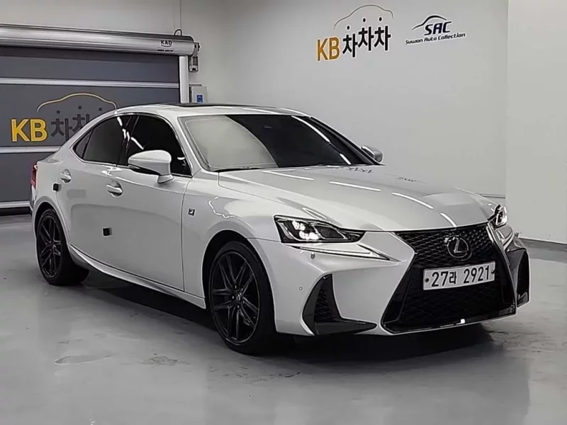 Lexus IS