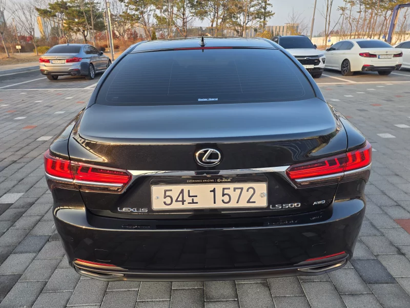 Lexus LS