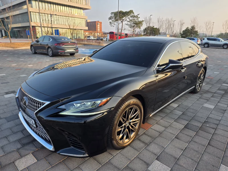 Lexus LS