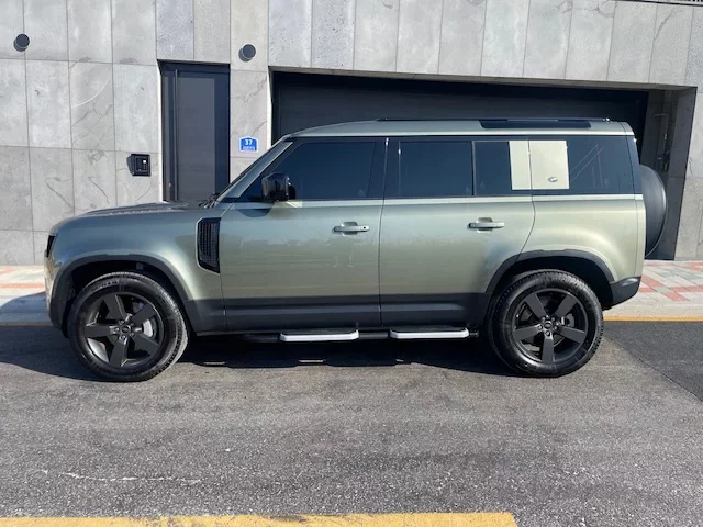 Land Rover DEFENDER