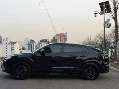 Lamborghini URUS