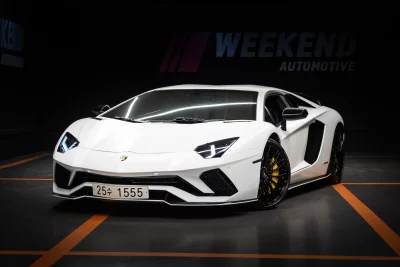 Lamborghini AVENTADOR