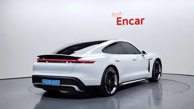 Porsche TAYCAN