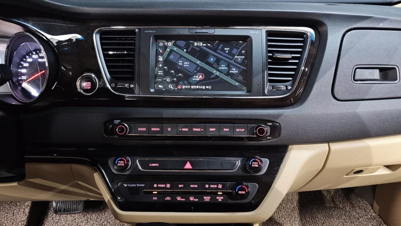 Kia Carnival