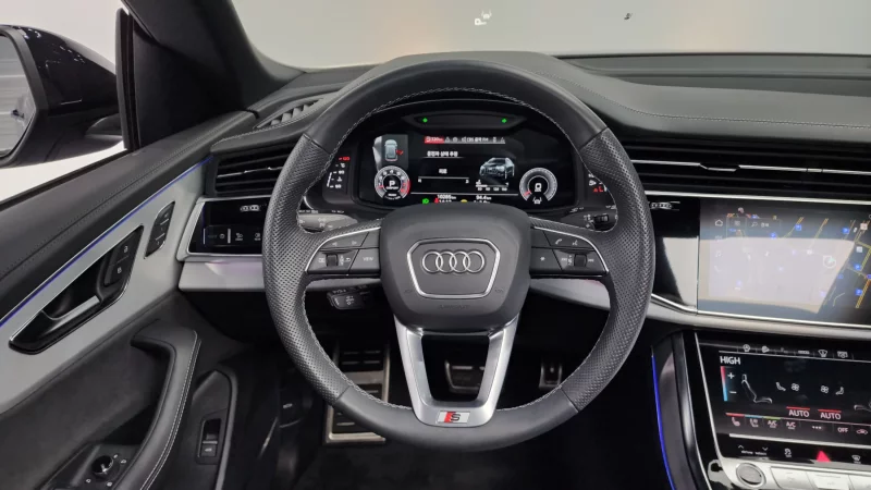 Audi Q8
