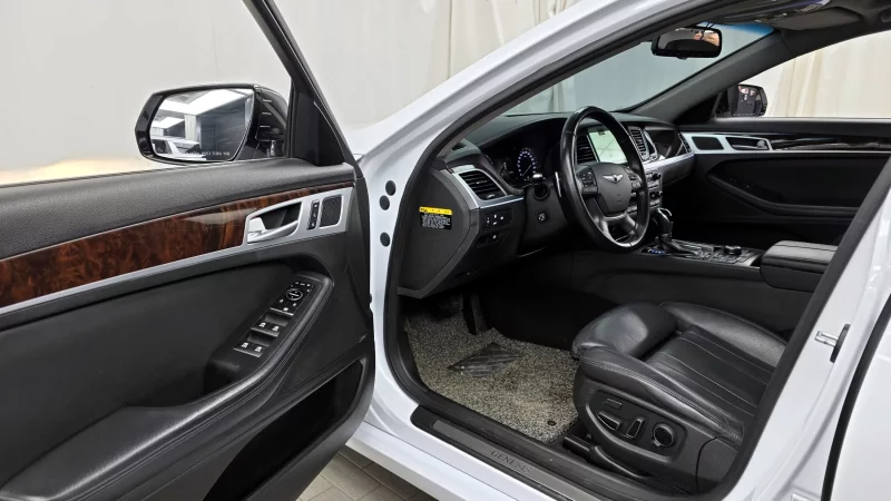 Hyundai Genesis