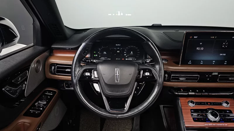 Lincoln AVIATOR