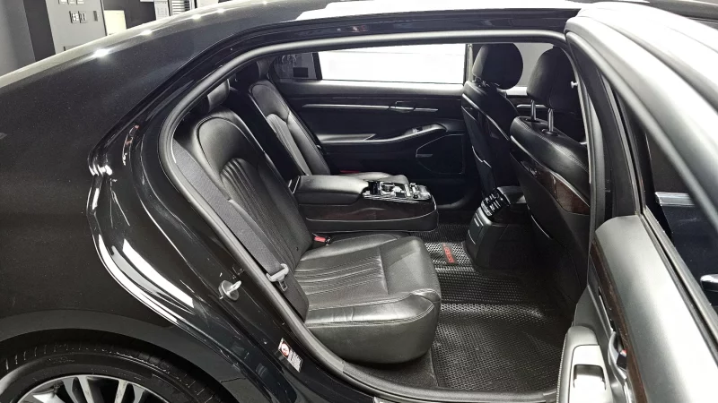 Genesis EQ900