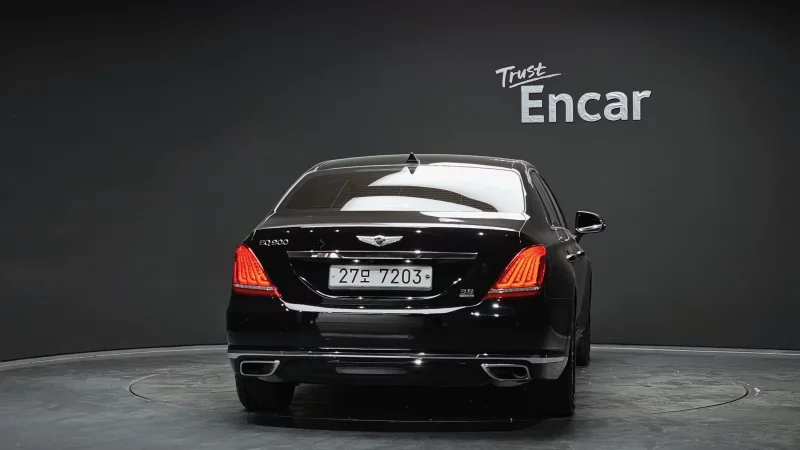 Genesis EQ900