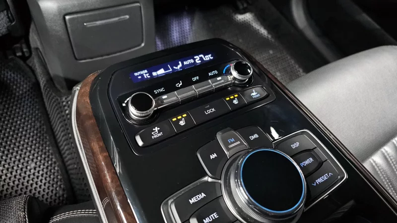 Genesis EQ900