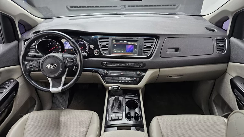 Kia Carnival