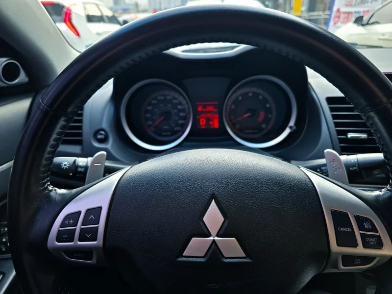 Mitsubishi LANCER