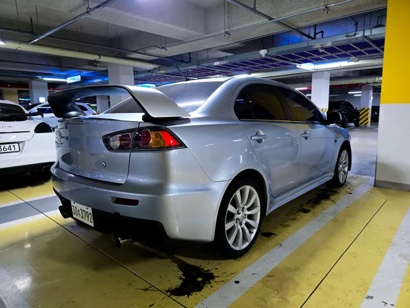 Mitsubishi LANCER