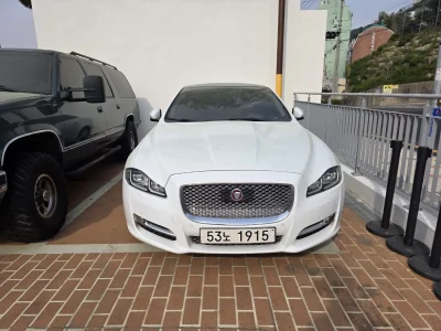 Jaguar XJ
