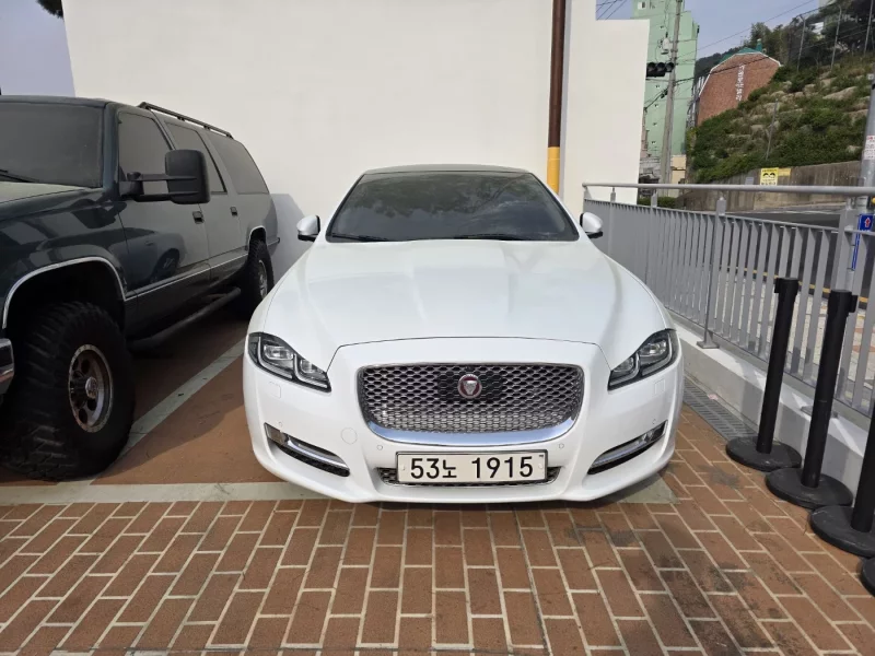 Jaguar XJ