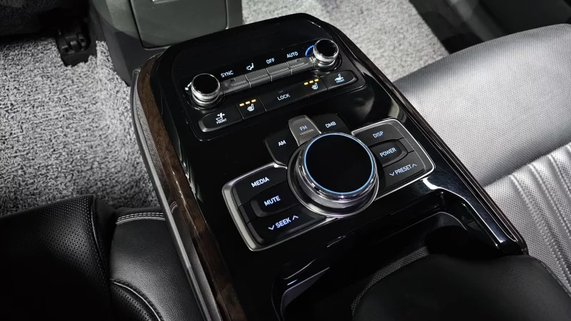 Genesis EQ900