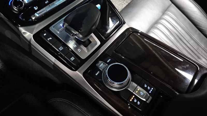Genesis EQ900