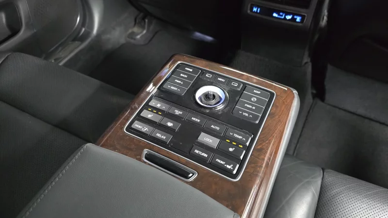 Hyundai Equus