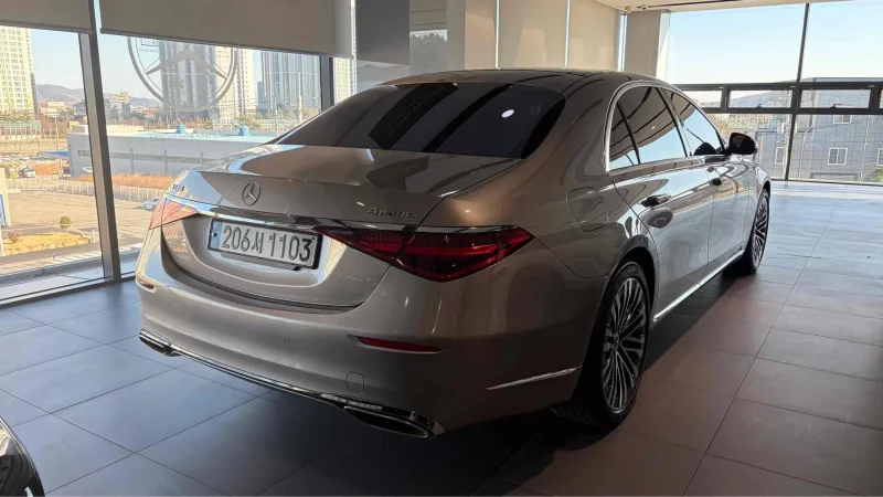 Mercedes-Benz S-Class
