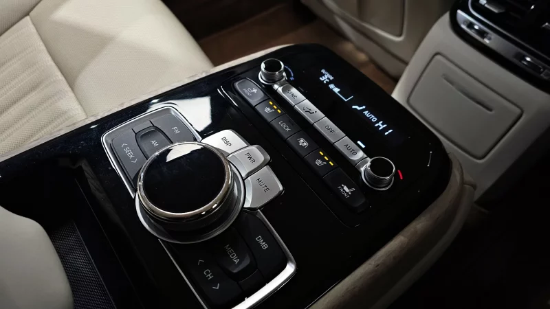 Genesis G90