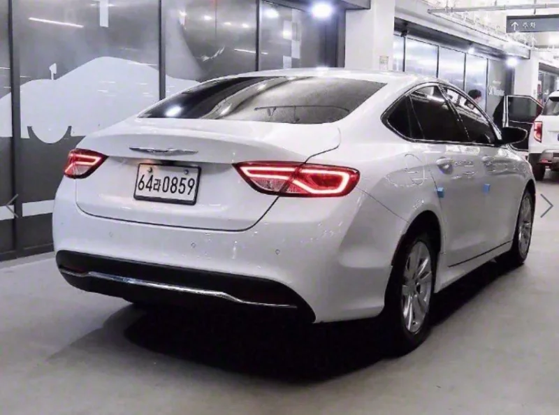 Chrysler 200