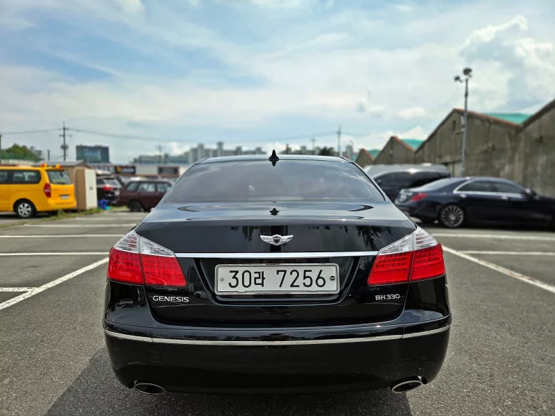 Hyundai Genesis