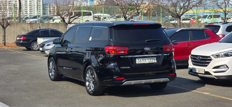 Kia Carnival
