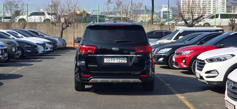 Kia Carnival