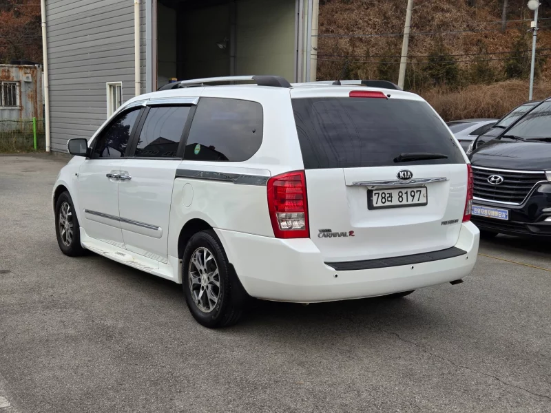Kia Carnival