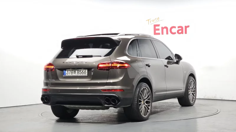 Porsche CAYENNE