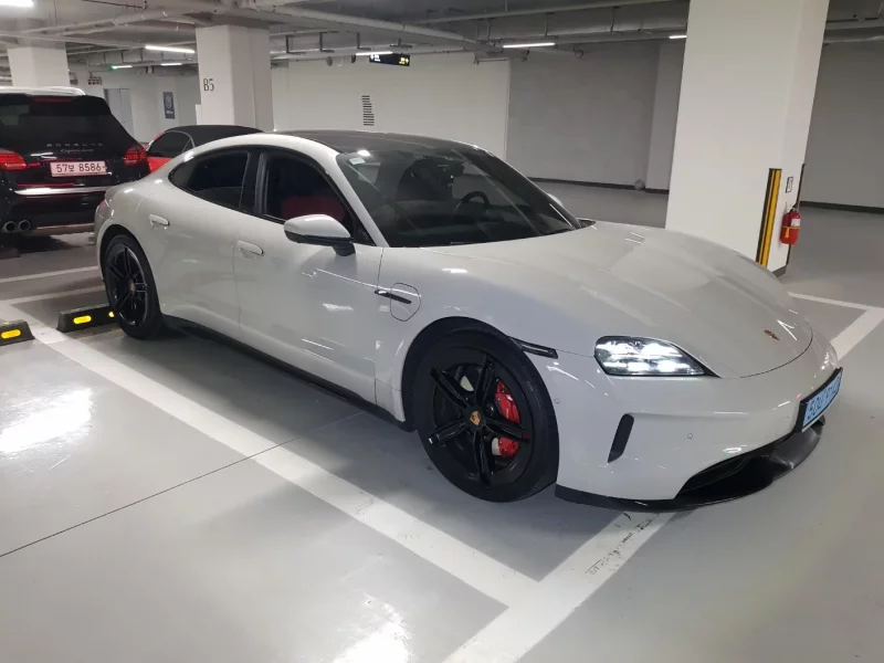 Porsche TAYCAN