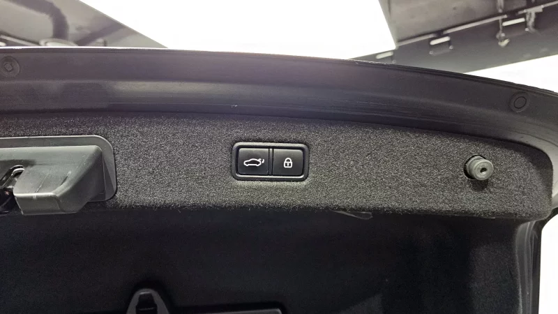Genesis EQ900